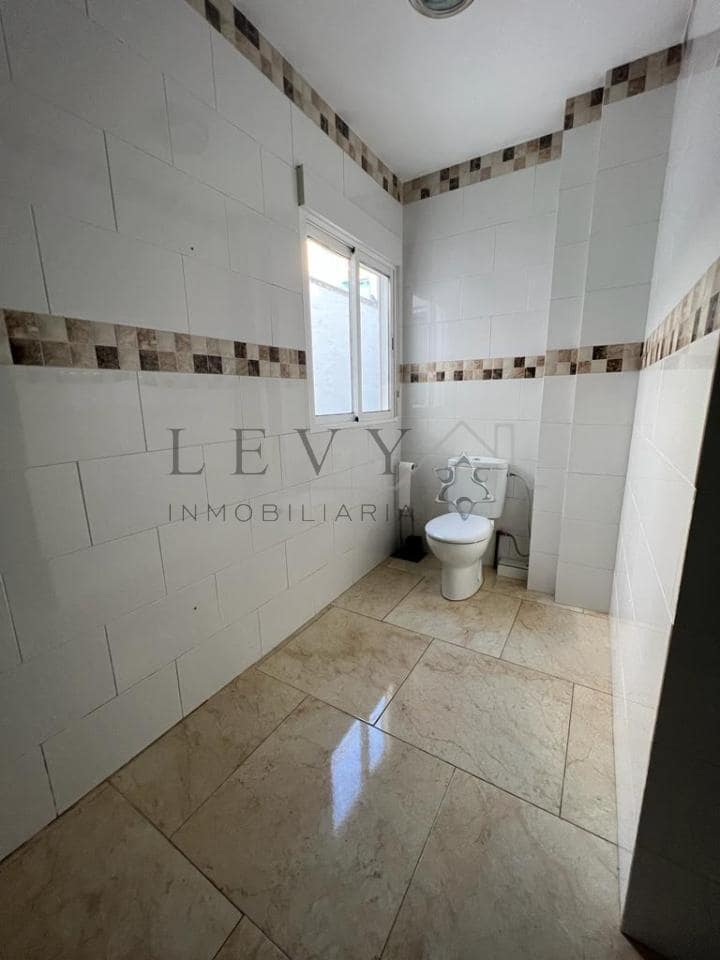 Casa de 8 habitaciones en Benalmádena en venta con garaje - 750.000 € (Ref: 9583207)