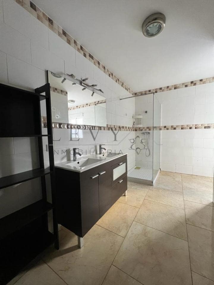 Casa de 8 habitaciones en Benalmádena en venta con garaje - 750.000 € (Ref: 9583207)