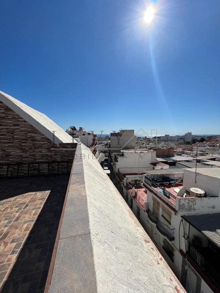 Casa de 8 habitaciones en Benalmádena en venta con garaje - 750.000 € (Ref: 9583207)