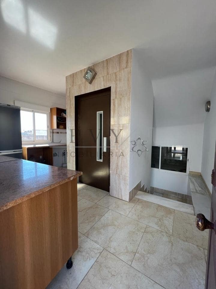 Casa de 8 habitaciones en Benalmádena en venta con garaje - 750.000 € (Ref: 9583207)