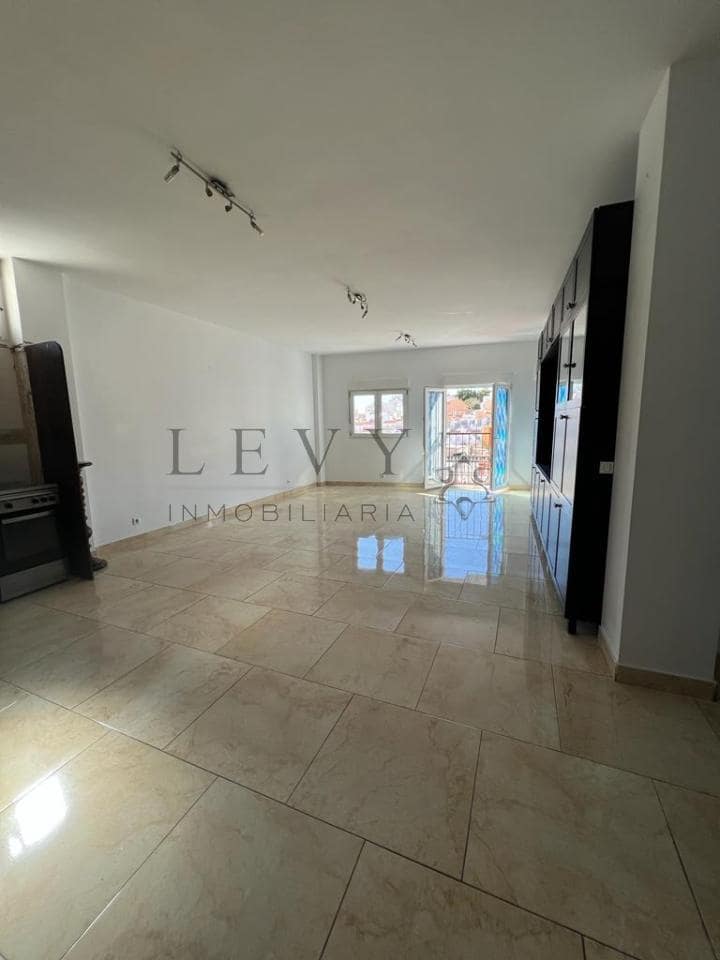 Casa de 8 habitaciones en Benalmádena en venta con garaje - 750.000 € (Ref: 9583207)