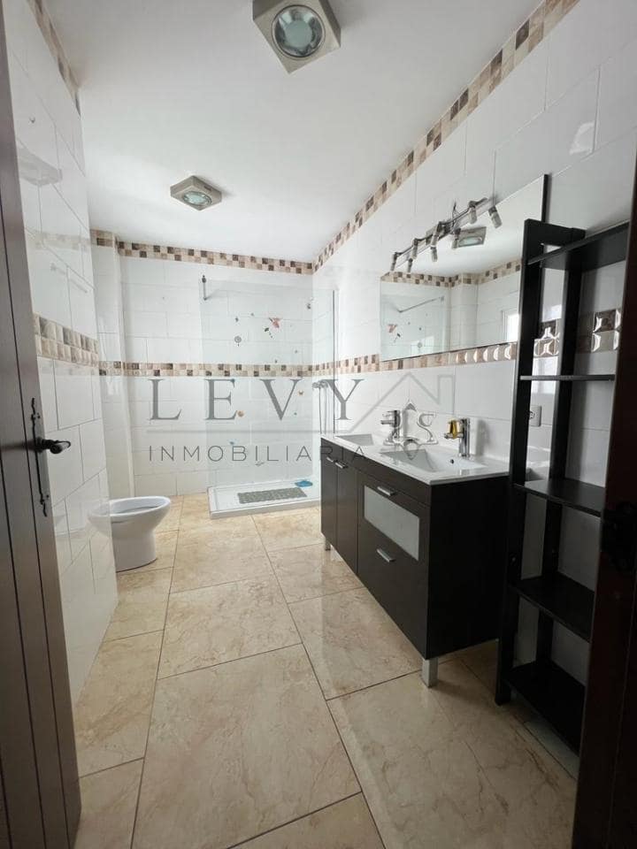 Casa de 8 habitaciones en Benalmádena en venta con garaje - 750.000 € (Ref: 9583207)