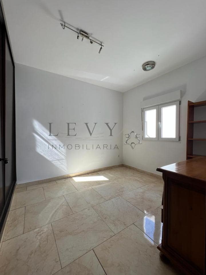 Casa de 8 habitaciones en Benalmádena en venta con garaje - 750.000 € (Ref: 9583207)