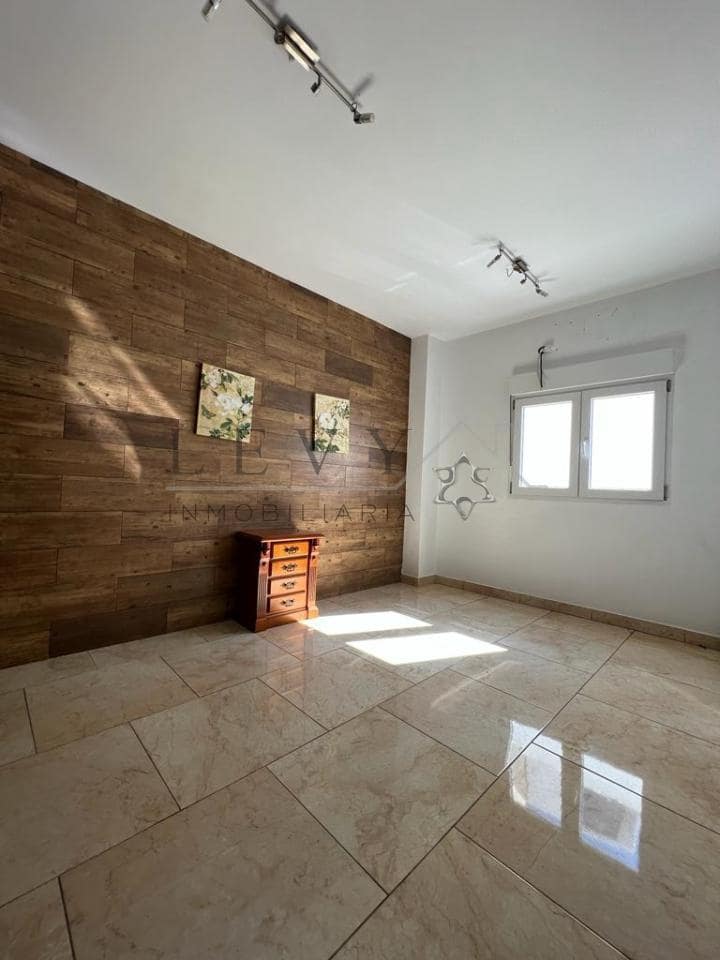 Casa de 8 habitaciones en Benalmádena en venta con garaje - 750.000 € (Ref: 9583207)