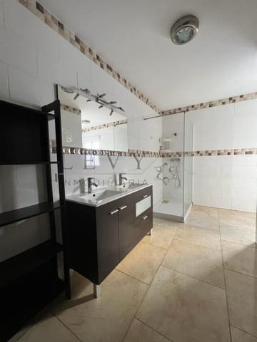 8 makuuhuone Omakotitalo myytävänä paikassa Arroyo de la Miel, Benalmádena mukana 
autotalli - 750 000 € (Ref: 9583207)