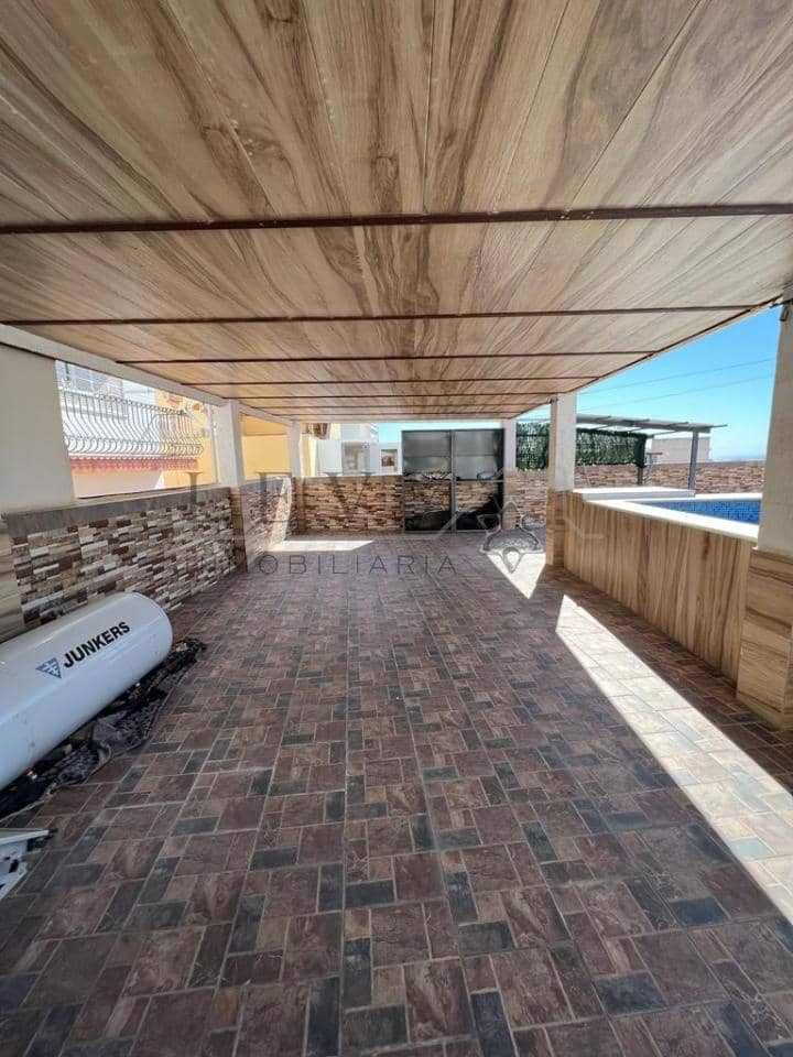 Casa de 8 habitaciones en Benalmádena en venta con garaje - 750.000 € (Ref: 9583207)