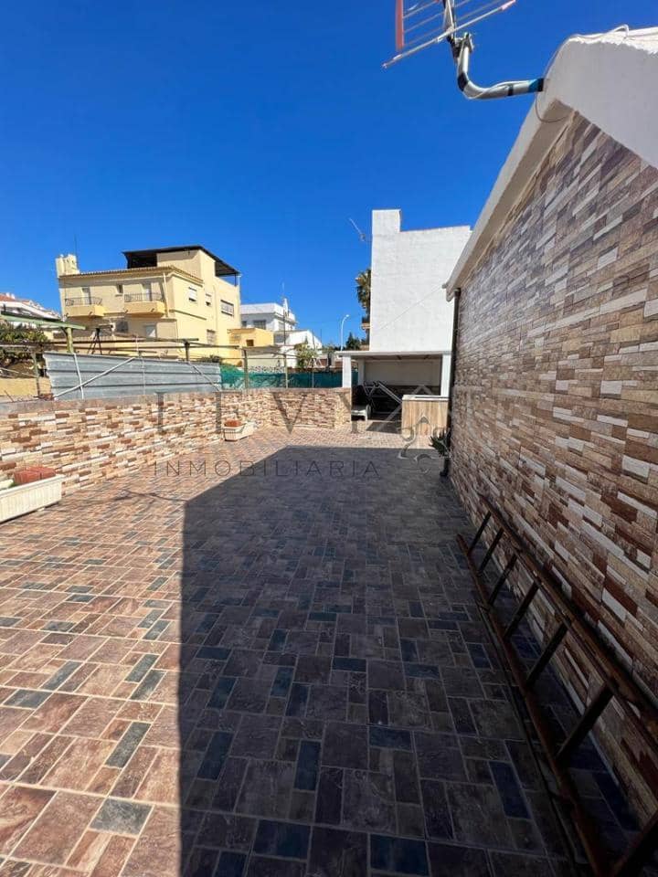 Casa de 8 habitaciones en Benalmádena en venta con garaje - 750.000 € (Ref: 9583207)