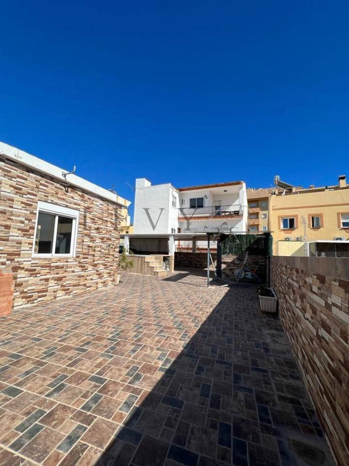 Casa de 8 habitaciones en Benalmádena en venta con garaje - 750.000 € (Ref: 9583207)