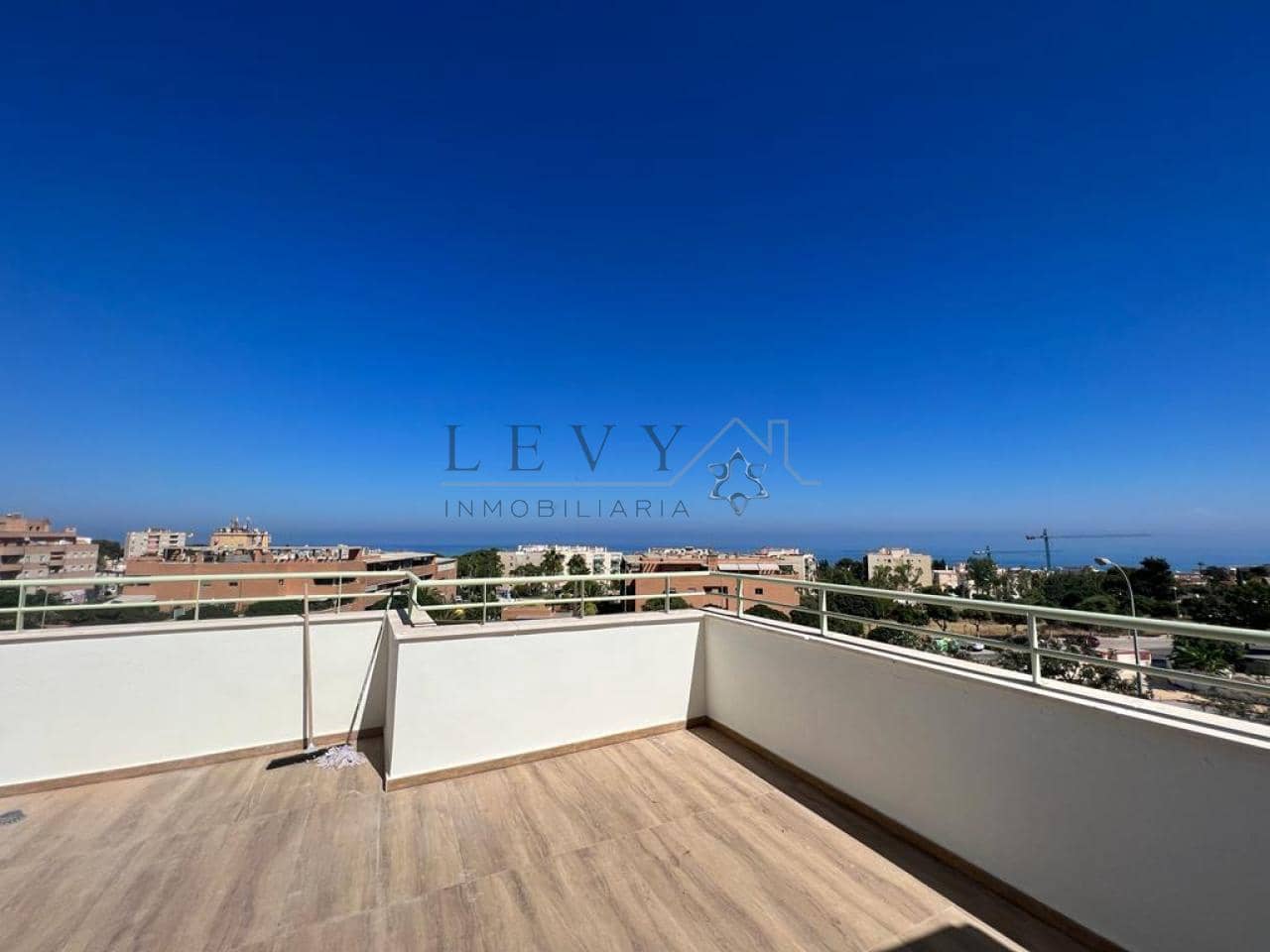 Piso de 2 habitaciones en Torremolinos en venta con piscina - 620.400 € (Ref: 9583208)