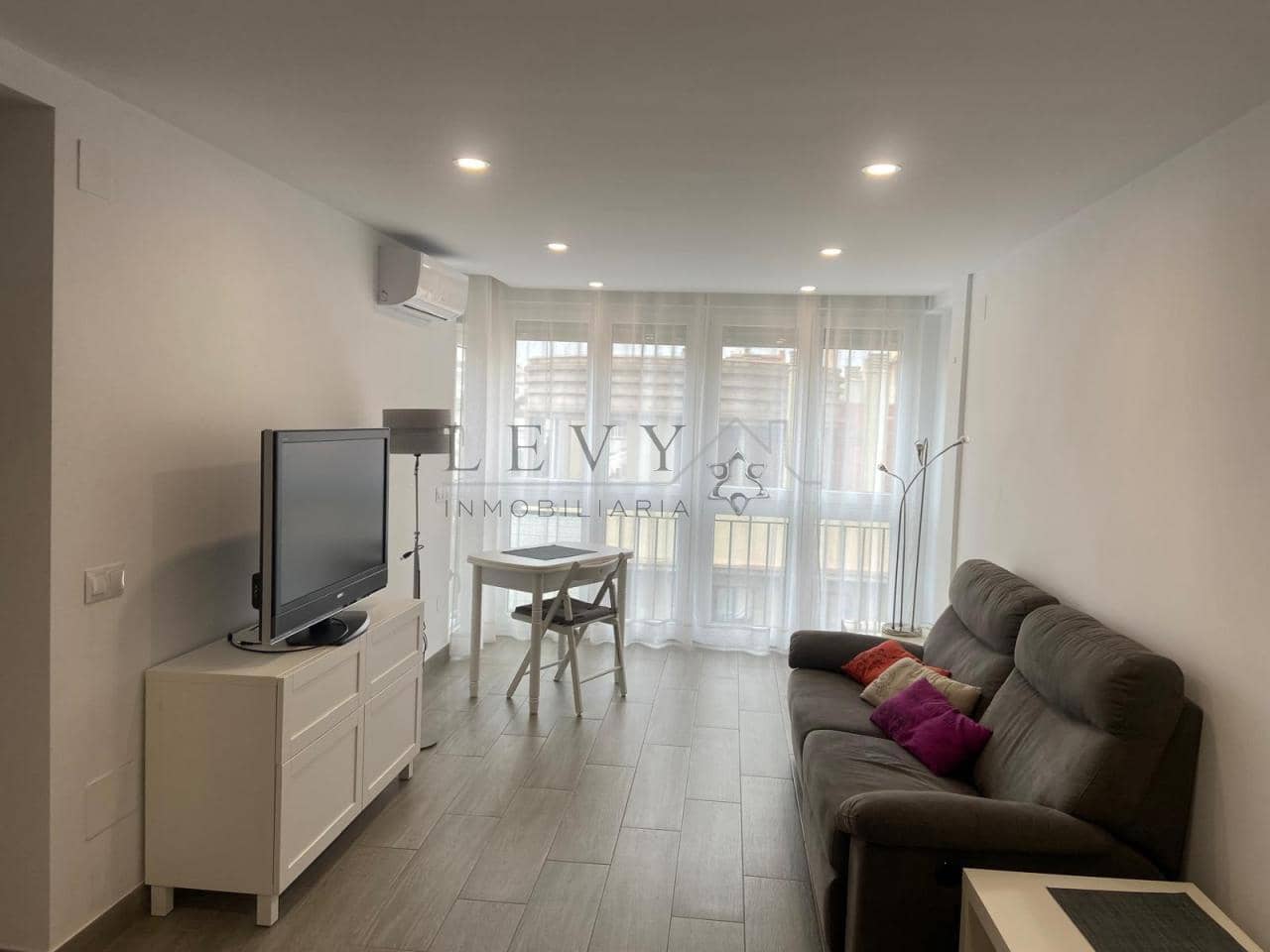 2 soveværelse Lejlighed til leje i Malaga by - € 1.250 (Ref: 9583217)