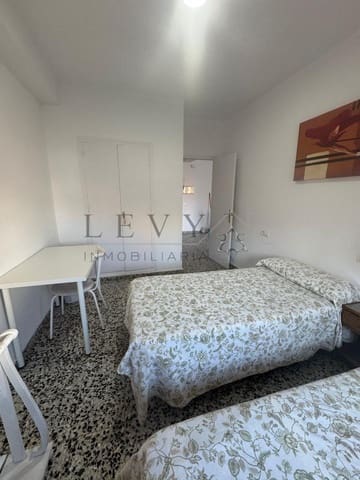 3 bedroom Flat for sale in Capuchinos, Málaga city - € 320,000 (Ref: 9583225)