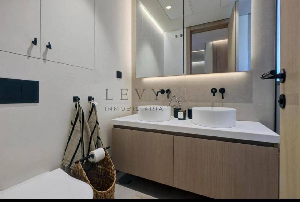 2 soveværelse Lejlighed til salg i Malaga by med garage - € 1.490.000 (Ref: 9583227)