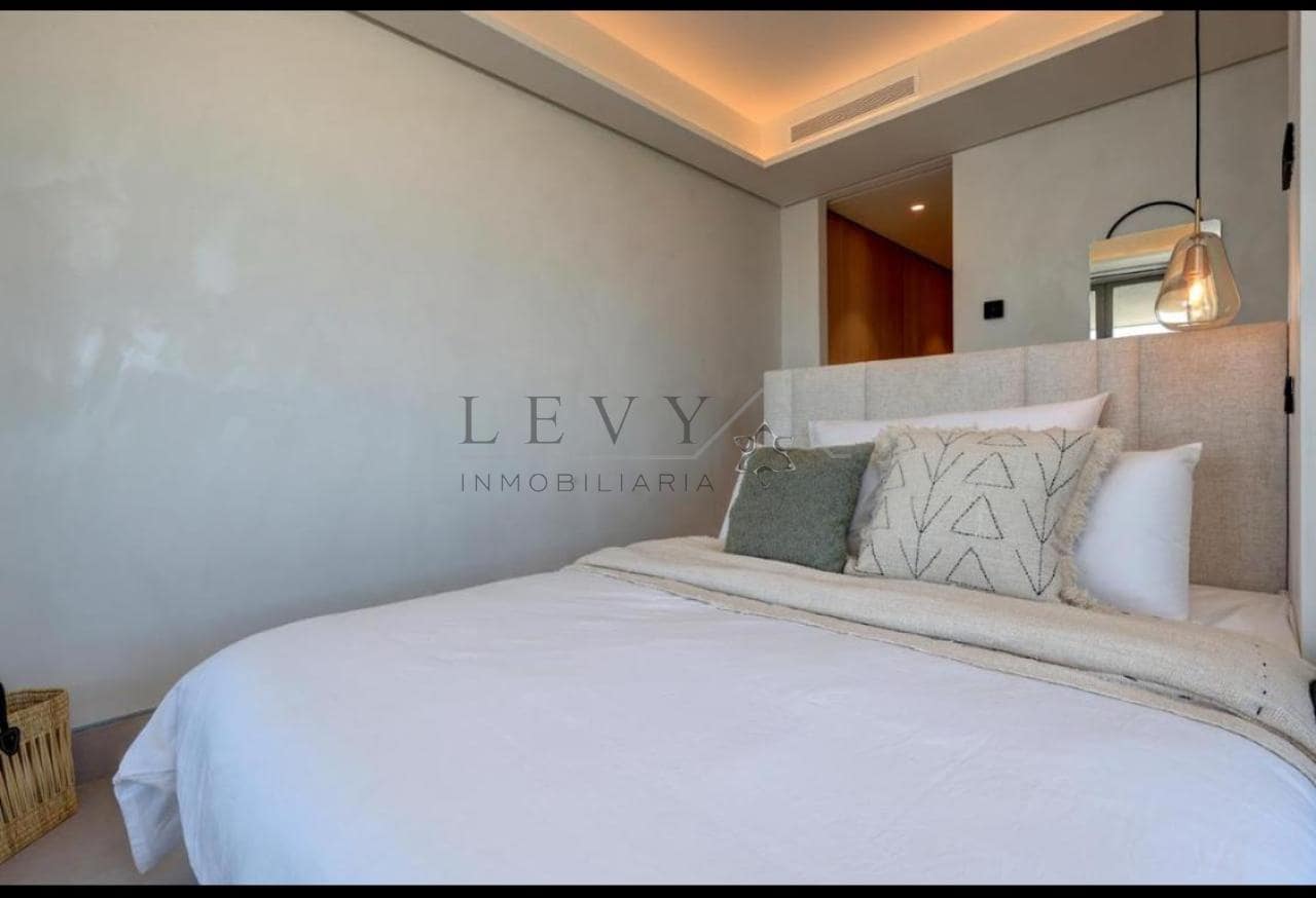 2 soveværelse Lejlighed til salg i Malaga by med garage - € 1.490.000 (Ref: 9583227)