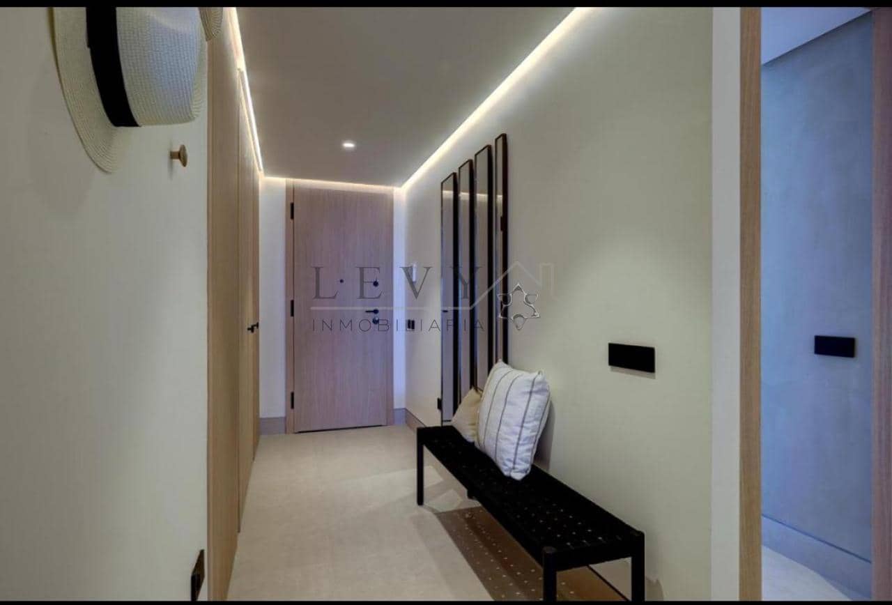 2 soveværelse Lejlighed til salg i Malaga by med garage - € 1.490.000 (Ref: 9583227)