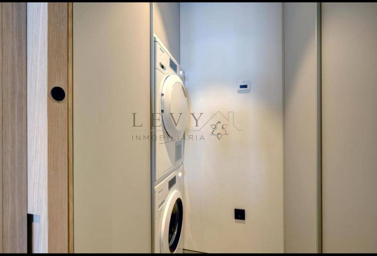 2 soveværelse Lejlighed til salg i Malaga by med garage - € 1.490.000 (Ref: 9583227)