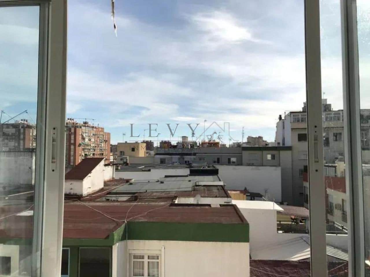 Piso de 3 habitaciones en Málaga ciudad en venta - 200.000 € (Ref: 9583232)