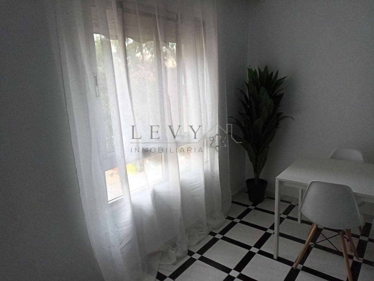 Piso de 3 habitaciones en Málaga ciudad en venta - 315.000 € (Ref: 9583234)