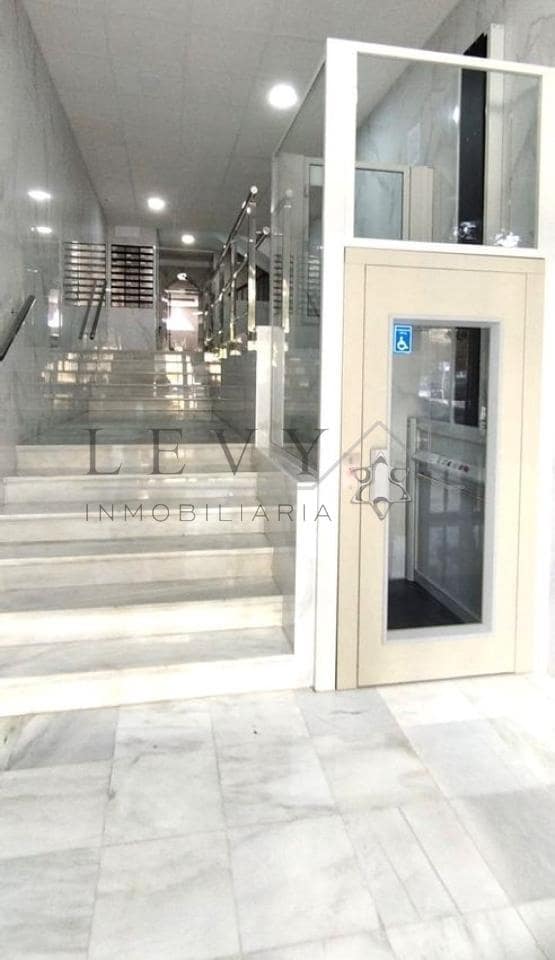 3 sovrum Lägenhet till salu i Malaga stad med garage - 375 000 € (Ref: 9583237)