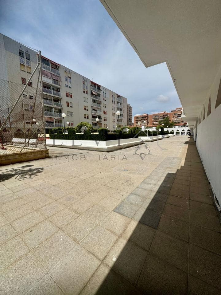 3 sovrum Lägenhet till salu i Malaga stad med garage - 375 000 € (Ref: 9583237)