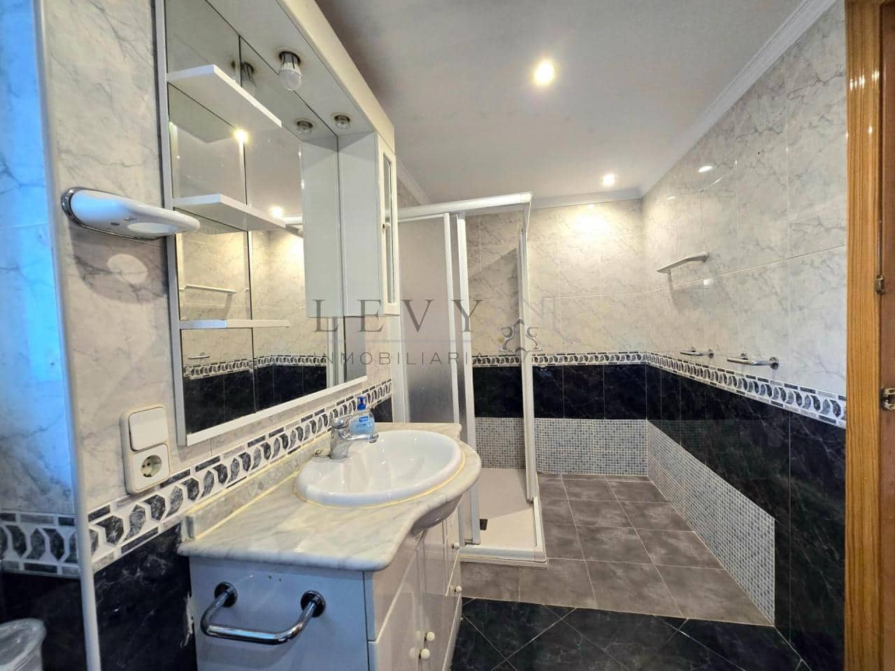 3 sovrum Lägenhet till salu i Malaga stad med garage - 375 000 € (Ref: 9583237)