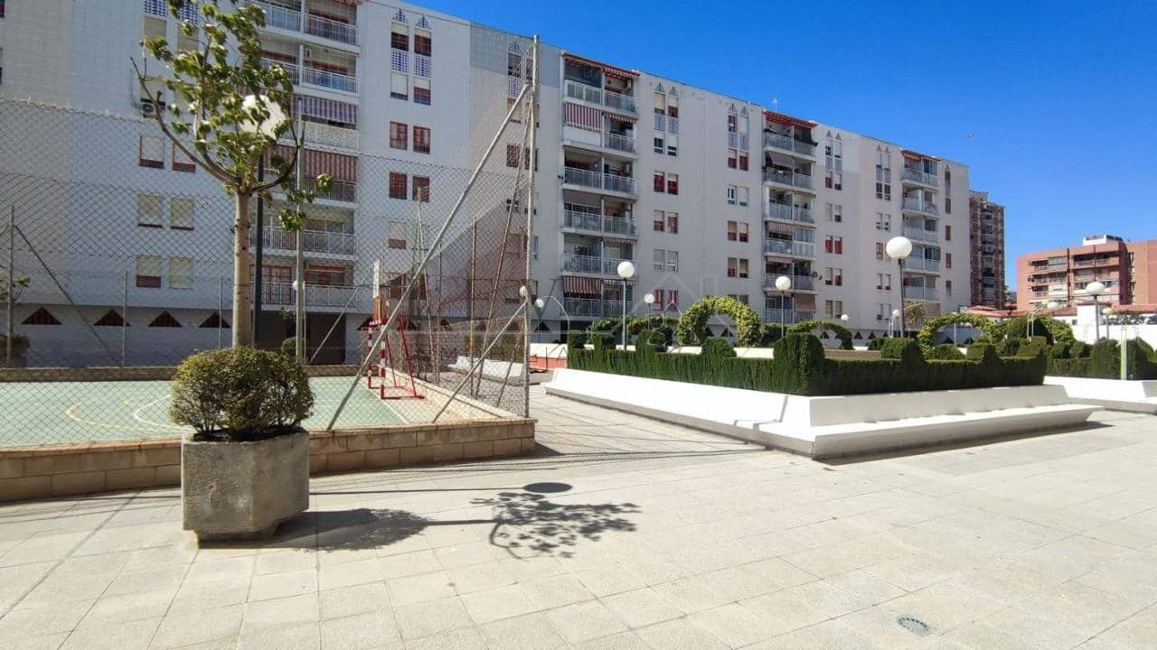 3 sovrum Lägenhet till salu i Malaga stad med garage - 375 000 € (Ref: 9583237)