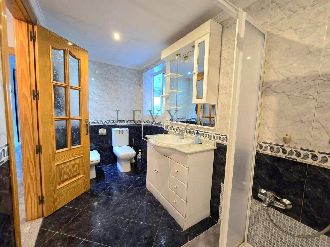 3 sovrum Lägenhet till salu i Malaga stad med garage - 375 000 € (Ref: 9583237)