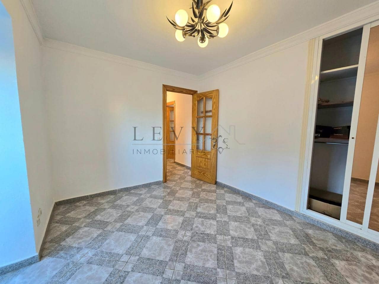 3 sovrum Lägenhet till salu i Malaga stad med garage - 375 000 € (Ref: 9583237)