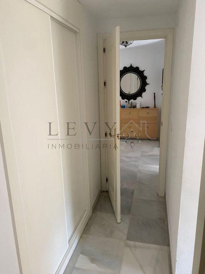 1 makuuhuone Asunto myytävänä paikassa Nueva Andalucia mukana uima-altaan 
autotalli - 318 000 € (Ref: 9583241)