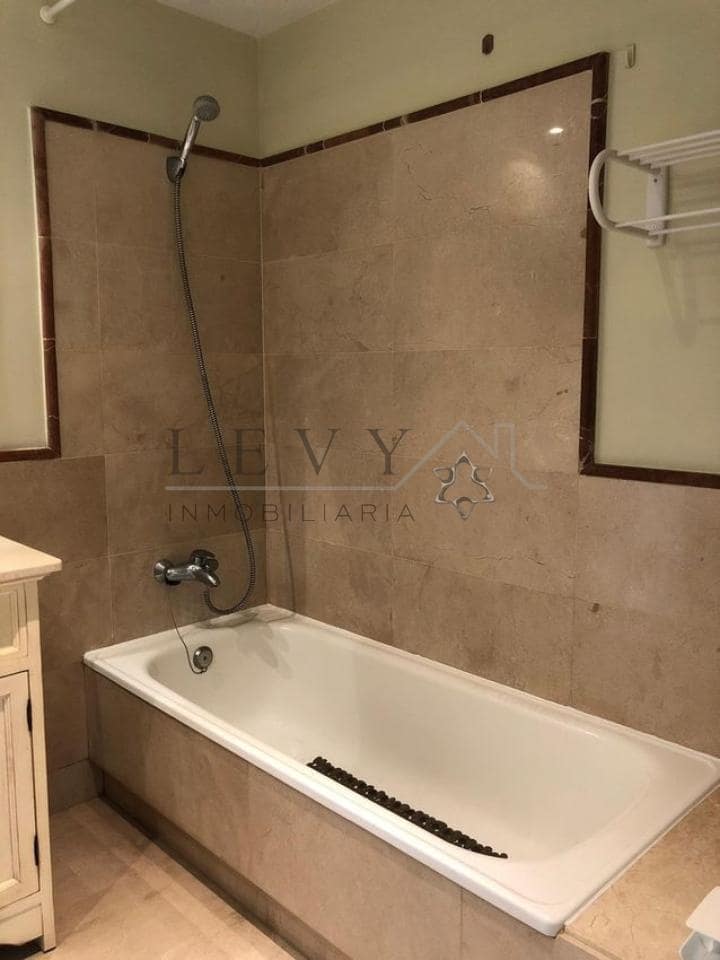 3 bedroom Flat for sale in Nueva Andalucia with pool garage - € 460,000 (Ref: 9583247)