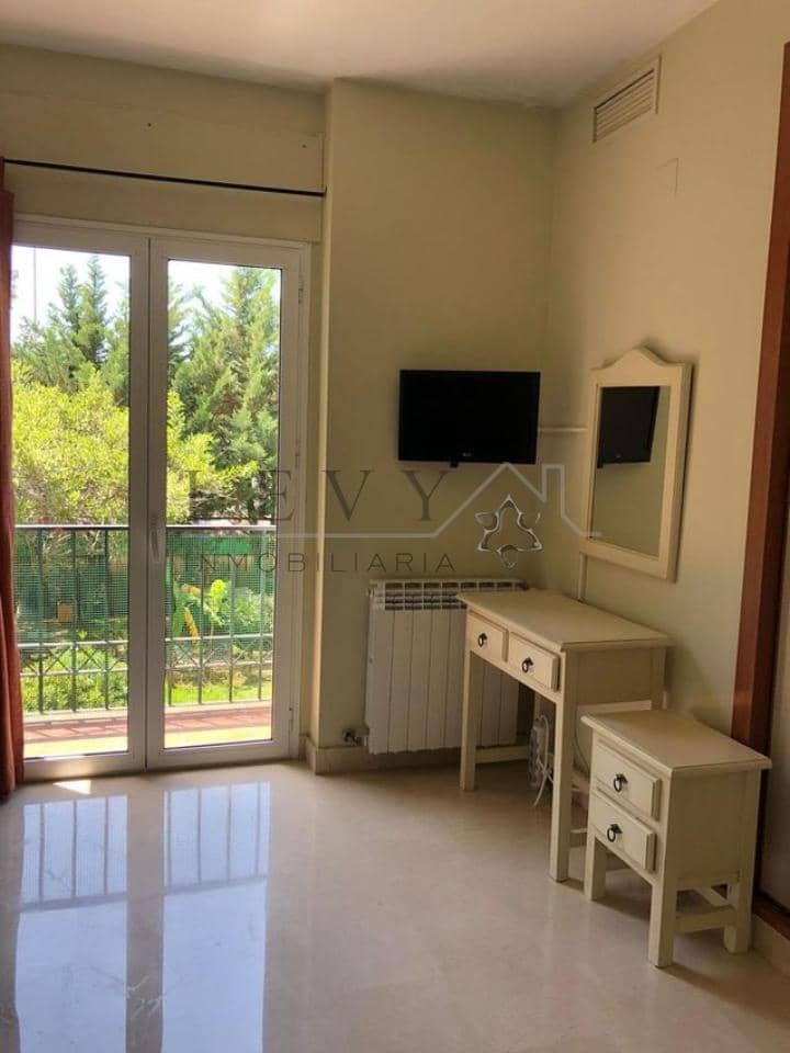 3 bedroom Flat for sale in Nueva Andalucia with pool garage - € 460,000 (Ref: 9583247)