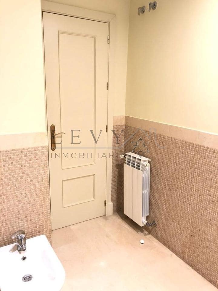 3 bedroom Flat for sale in Nueva Andalucia with pool garage - € 460,000 (Ref: 9583247)