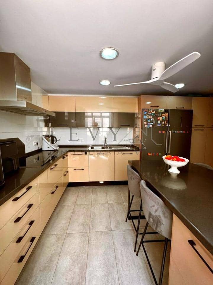 4 soveværelse Lejlighed til salg i Malaga by med swimmingpool garage - € 840.000 (Ref: 9583255)