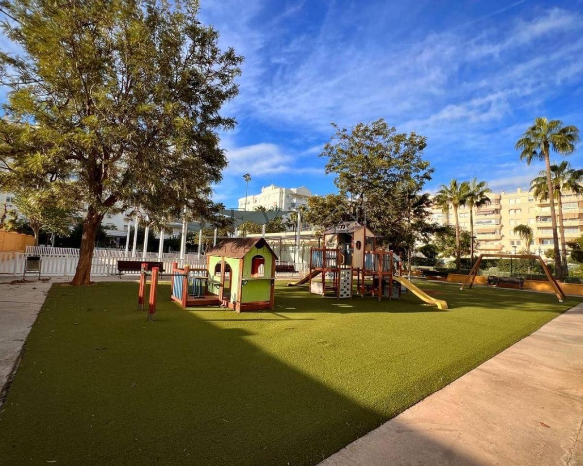 4 soveværelse Lejlighed til salg i Malaga by med swimmingpool garage - € 840.000 (Ref: 9583255)