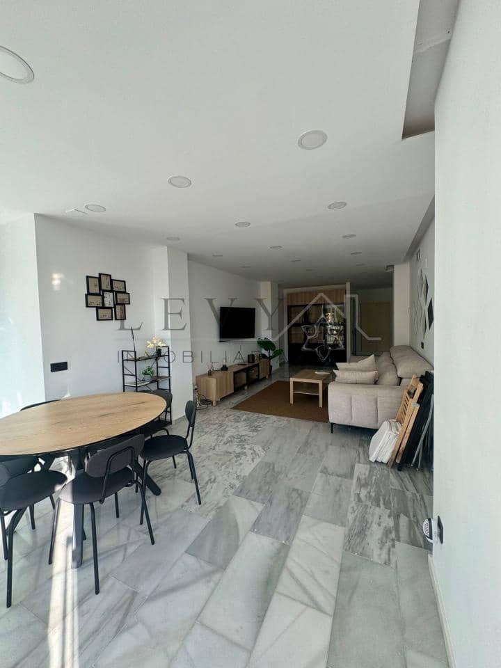 3 camera da letto Appartamento da affittare in Nueva Andalucia con piscina garage - 3.000 € (Rif: 9583270)