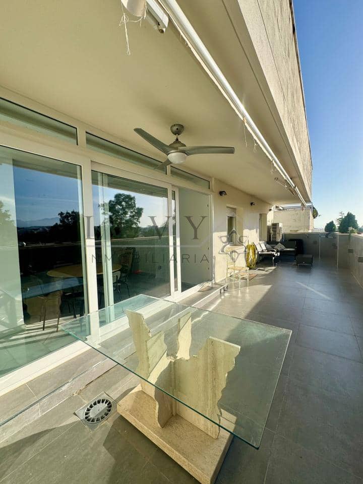 3 camera da letto Appartamento da affittare in Nueva Andalucia con piscina garage - 3.000 € (Rif: 9583270)