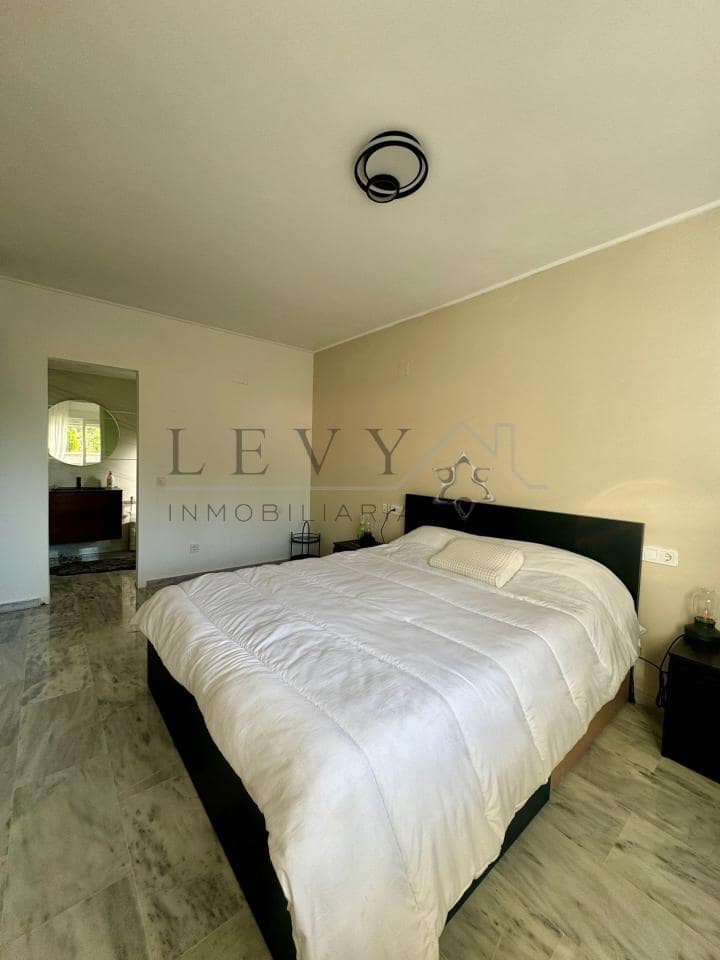 3 camera da letto Appartamento da affittare in Nueva Andalucia con piscina garage - 3.000 € (Rif: 9583270)