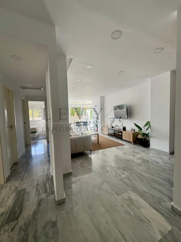 3 camera da letto Appartamento da affittare in Nueva Andalucia con piscina garage - 3.000 € (Rif: 9583270)