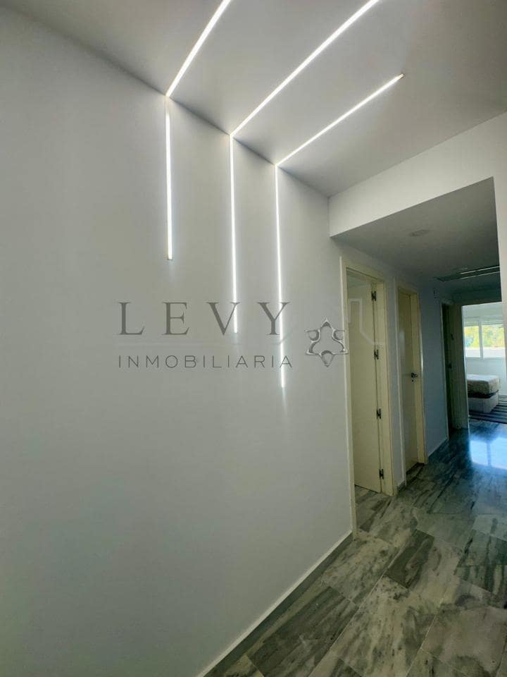 3 camera da letto Appartamento da affittare in Nueva Andalucia con piscina garage - 3.000 € (Rif: 9583270)