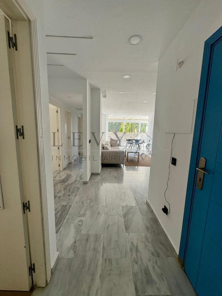 3 camera da letto Appartamento da affittare in Nueva Andalucia con piscina garage - 3.000 € (Rif: 9583270)