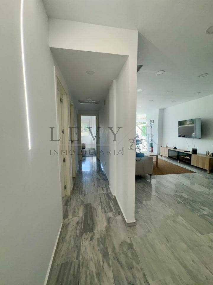 3 camera da letto Appartamento da affittare in Nueva Andalucia con piscina garage - 3.000 € (Rif: 9583270)