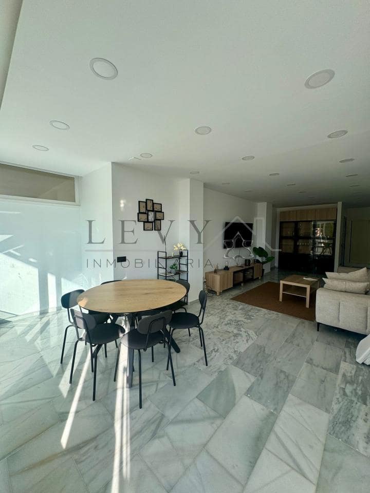 3 camera da letto Appartamento da affittare in Nueva Andalucia con piscina garage - 3.000 € (Rif: 9583270)