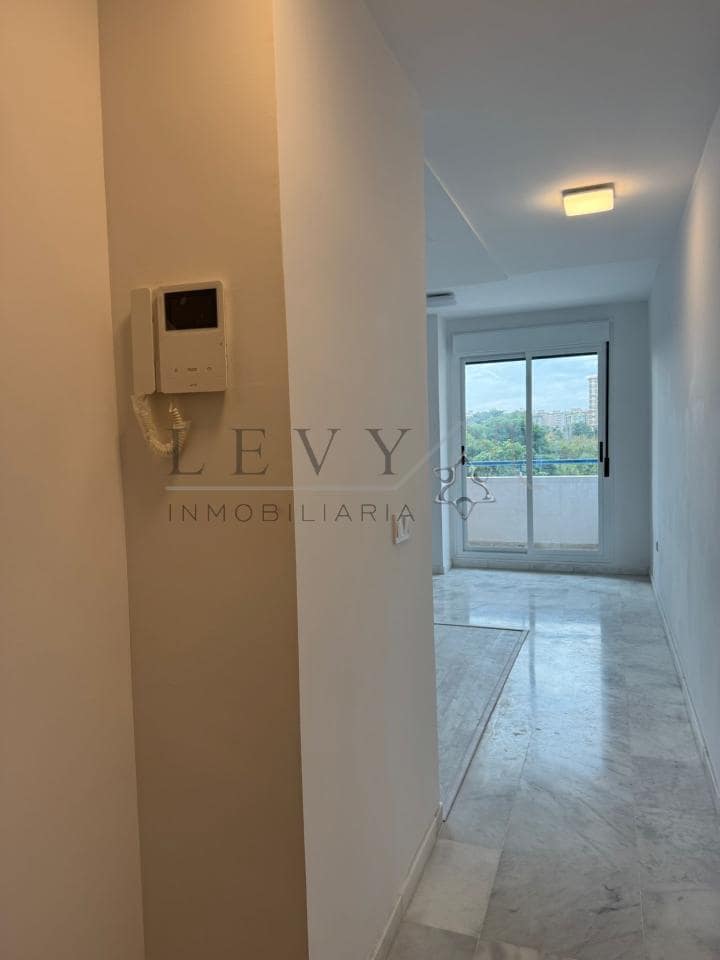 3 bedroom Flat for rent in Malaga city - € 1,699 (Ref: 9583281)