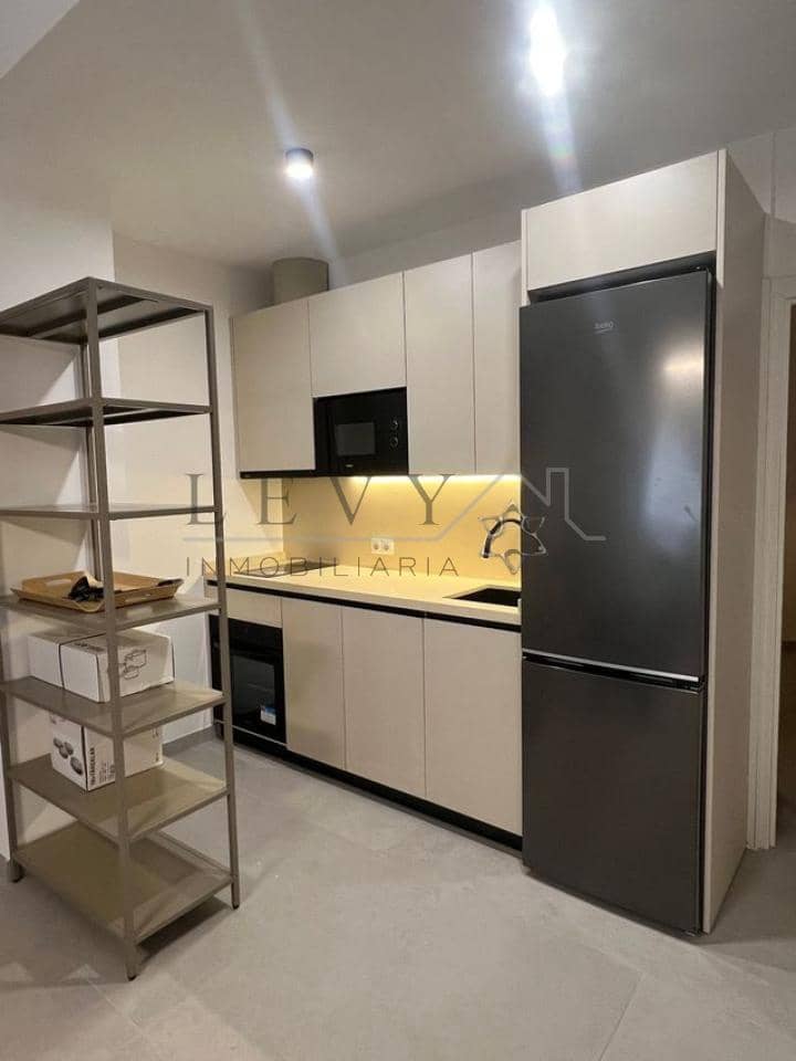 2 slaapkamer Flat te koop in Malaga stad - € 225.000 (Ref: 9583286)