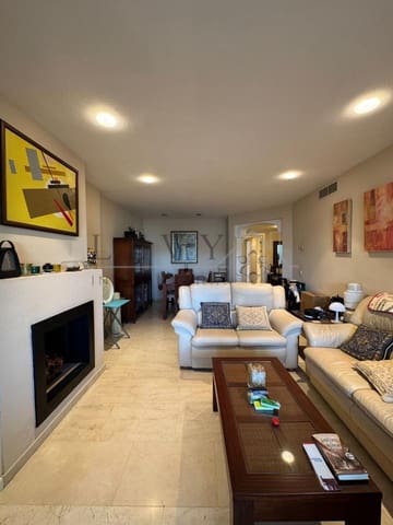 Piso de 2 habitaciones en Río Real, Marbella en venta con piscina garaje - 740.000 € (Ref: 9583288)