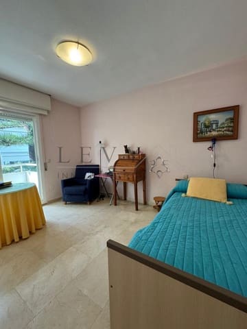 Piso de 2 habitaciones en Río Real, Marbella en venta con piscina garaje - 740.000 € (Ref: 9583288)