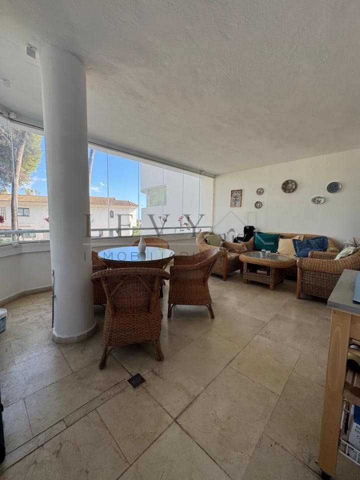 2 bedroom Flat for sale in Rio Real with pool garage - € 740,000 (Ref: 9583288)