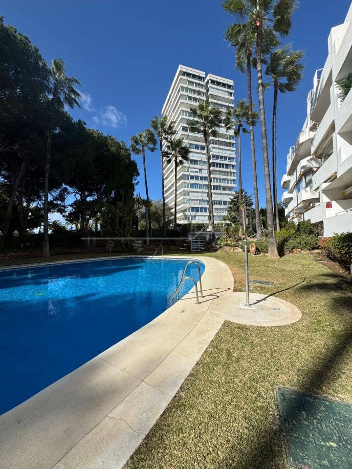 2 bedroom Flat for sale in Rio Real with pool garage - € 740,000 (Ref: 9583288)