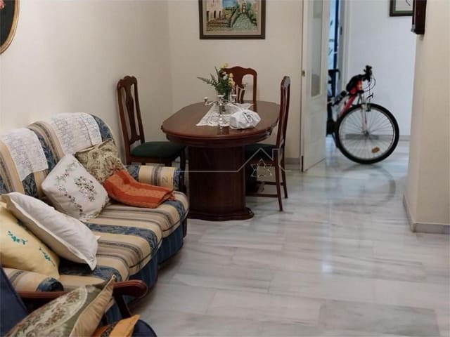 2 slaapkamer Flat te koop in La Trinidad, Málaga stad met garage - € 313.000 (Ref: 9583293)