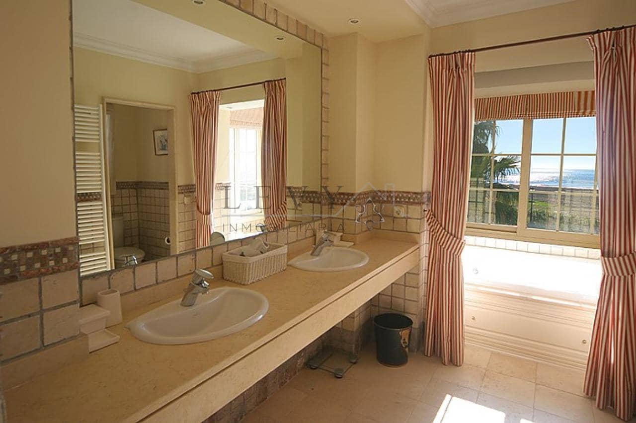 5 chambre Villa/Maison à vendre à Puerto Banus avec piscine garage - 3 000 000 € (Ref: 9583295)