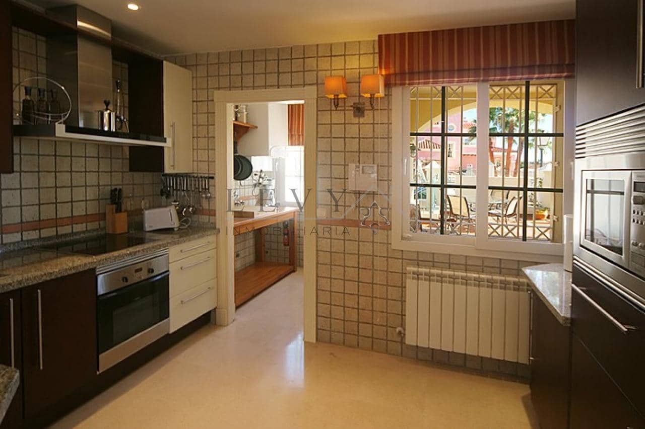 5 chambre Villa/Maison à vendre à Puerto Banus avec piscine garage - 3 000 000 € (Ref: 9583295)